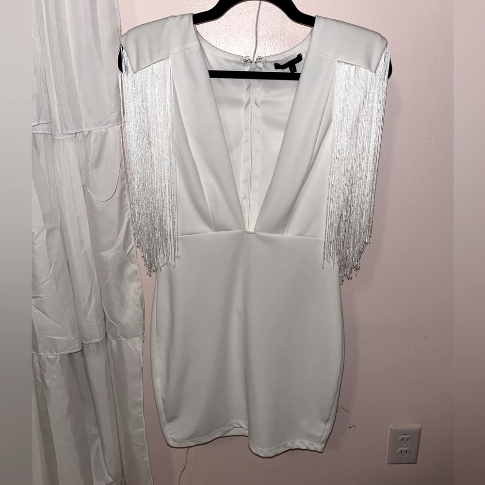 White low v-neck bodycon fringe dress